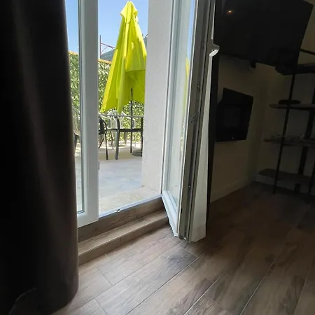 Exclusive 게스트하우스 아프릴리아