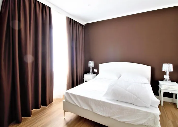 בית הארחה Exclusive אפריליה