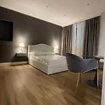 Exclusive 招待所